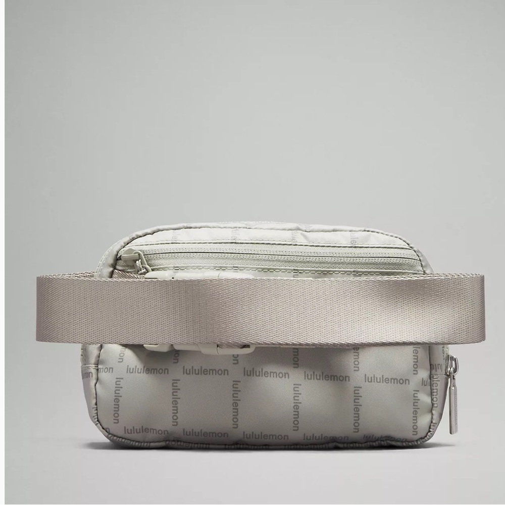 Lululemon Everywhere Belt Bag 1L - Wordmark Grid Mini Raw Linen - Picture 3 of 8